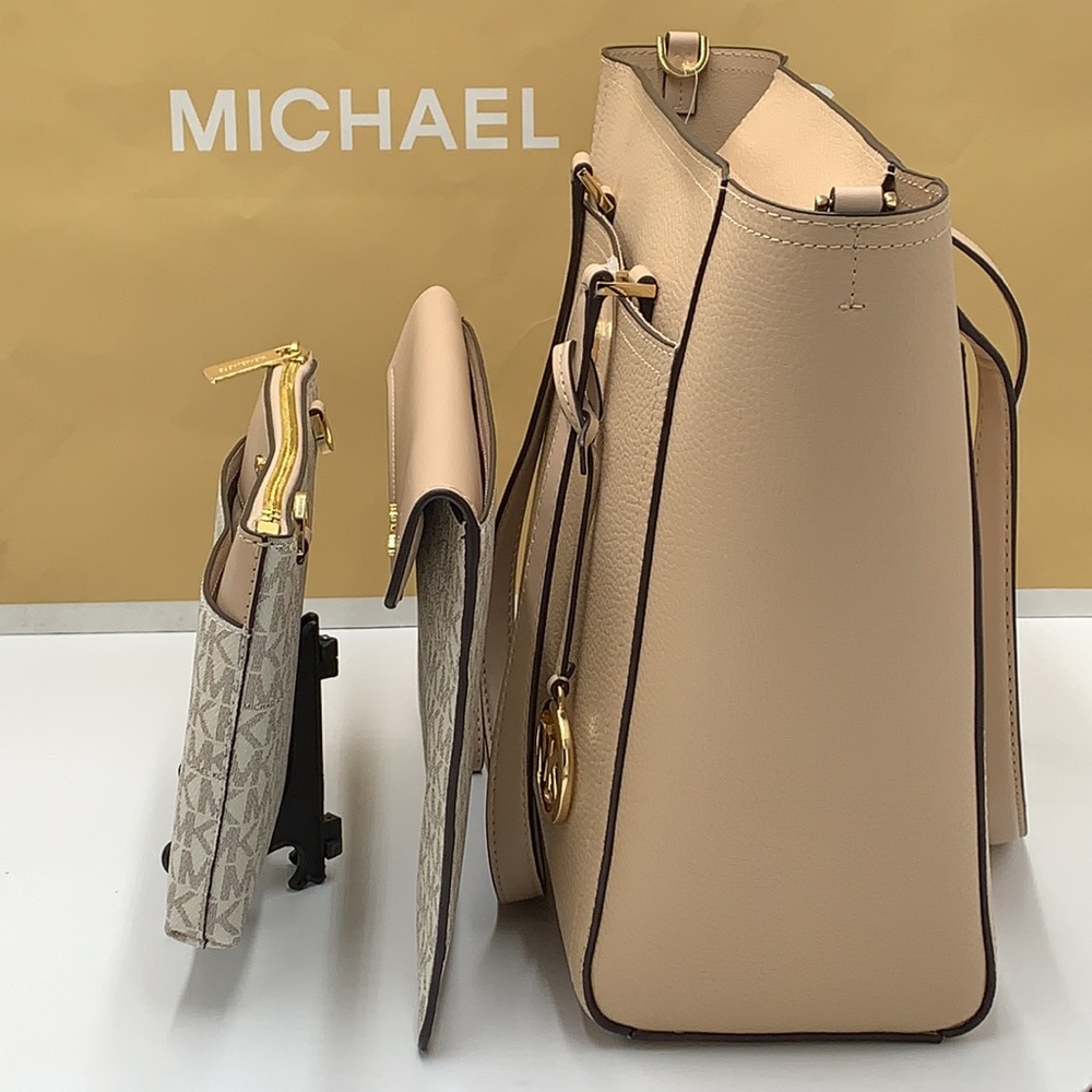 MICHAEL KORS
Maisie Large Pebbled Leather 3-in-1 Tote Bag BUFF SIGNATURE MULTI - Picture 9 of 16